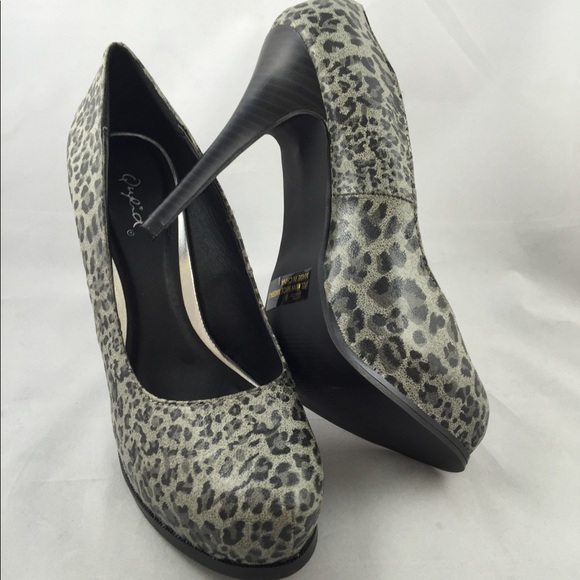 Quipd NEW gray Platform cheetah print pumps - Picture 4 of 8